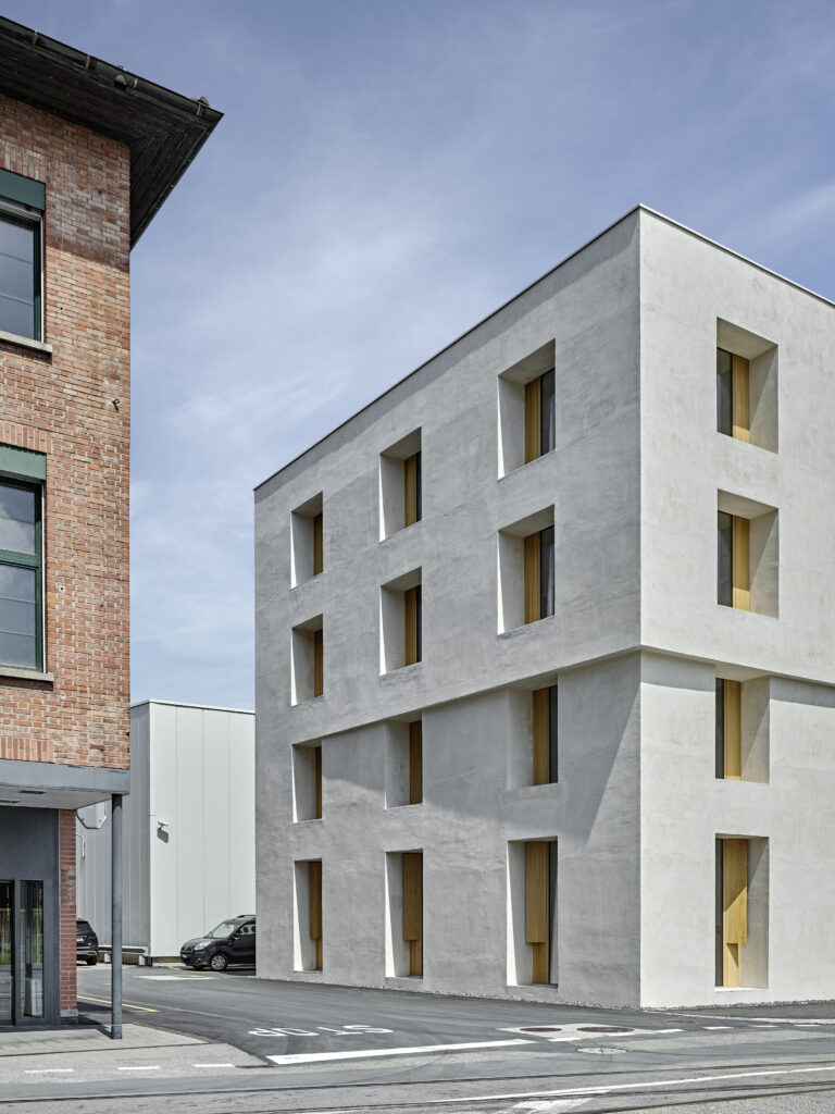 Das Bürogebäude in Emmenweid mit Detail der Aussenfassade